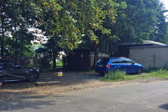 Extra Stellplatz, direkt neben dem Haus